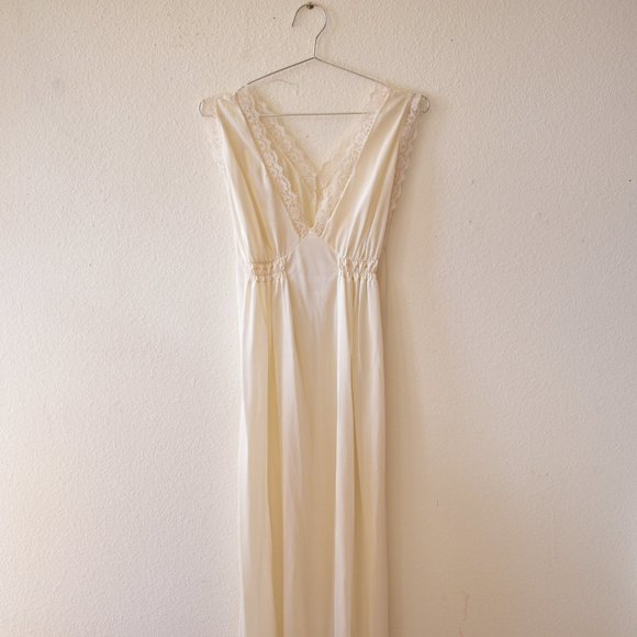 Vintage Floor Length Slip - Picture 3 of 11